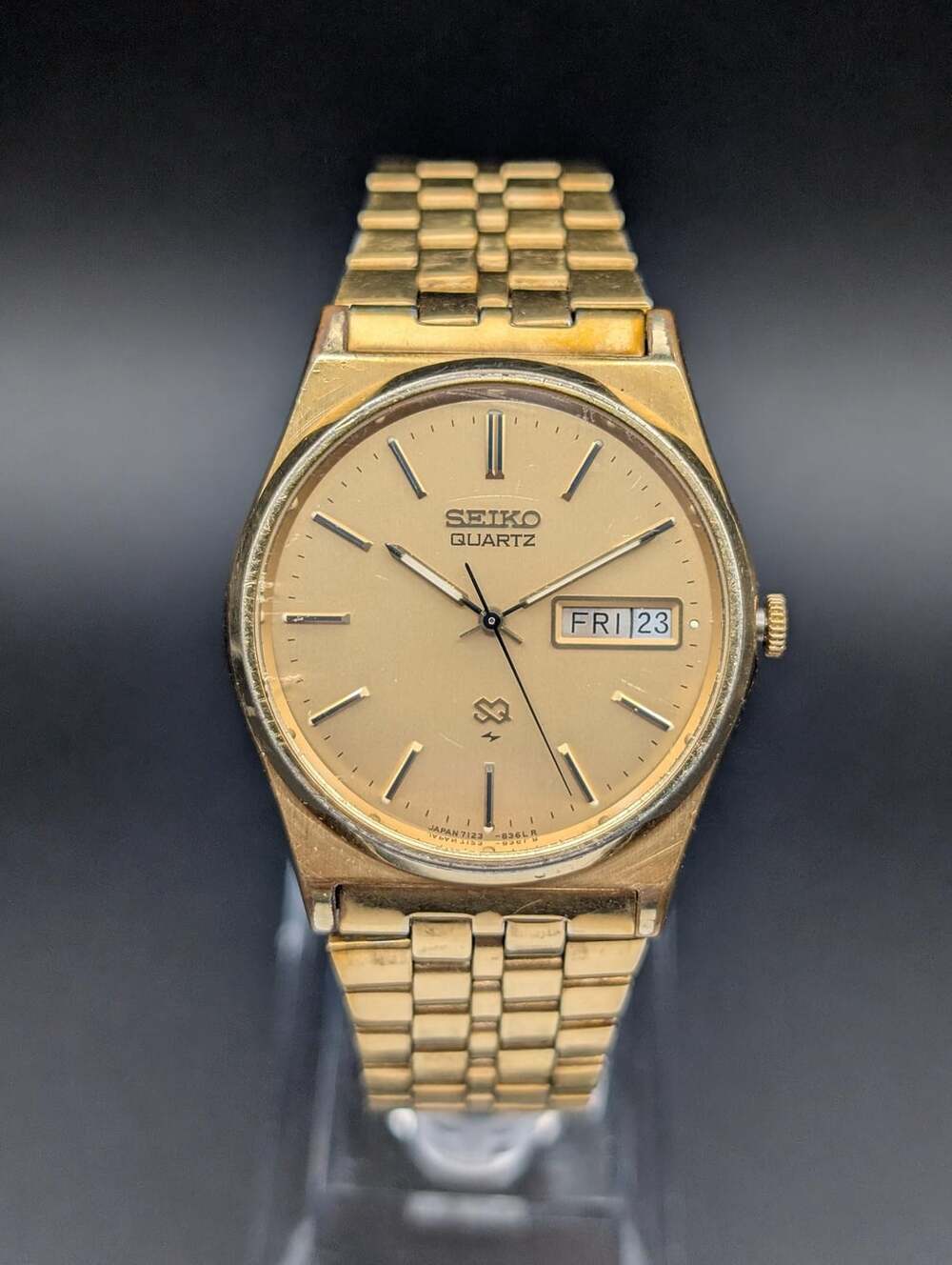 Vintage Seiko Gold-Tone Quartz Men Watch, Day-Date Gold Dial Bracelet